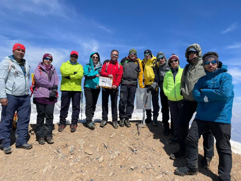 گزارش برنامۀ صعود قلۀ زرینه کوه مورخ ۱۷ فروردین ۱۴۰۳