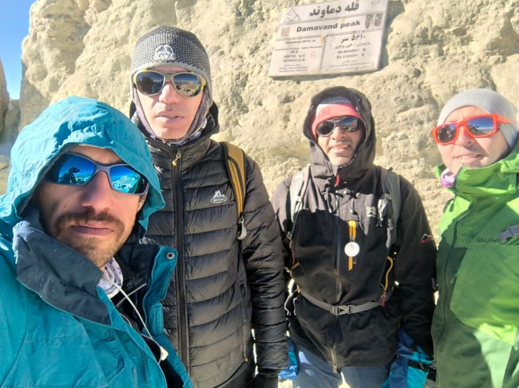 گزارش برنامۀ صعود قلۀ دماوند مورخ ۱ آبان ۱۴۰۴