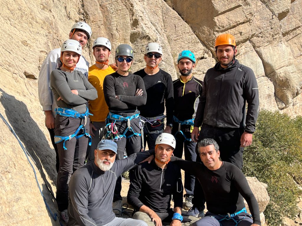 اجرا برنامه آموزشی آشنایی با سنگنوردی اعضا جدید منطقه وردیج مورخ ۱۶ آبان ۱۴۰۴